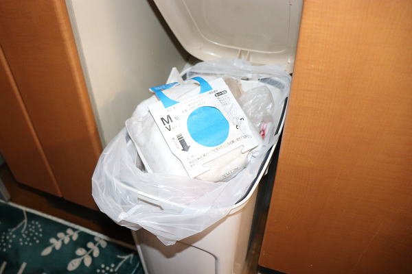紙パック式を触らずポイ
